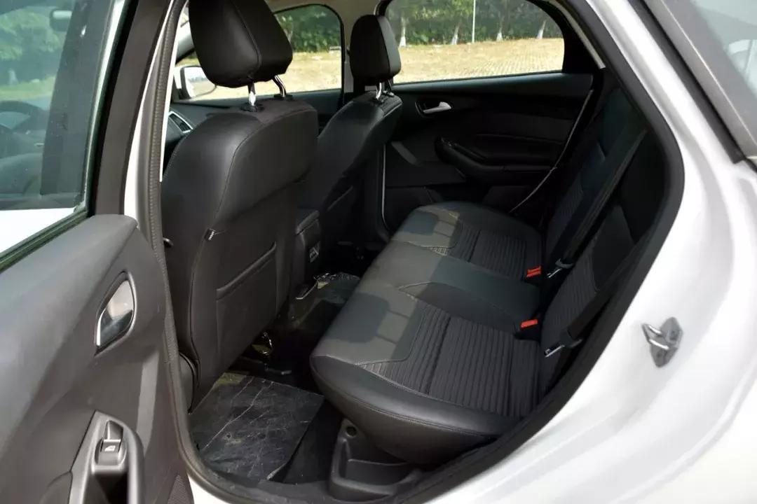 福特福克斯三厢ecoboost22款,福克斯2015款三厢ecoboost125自动