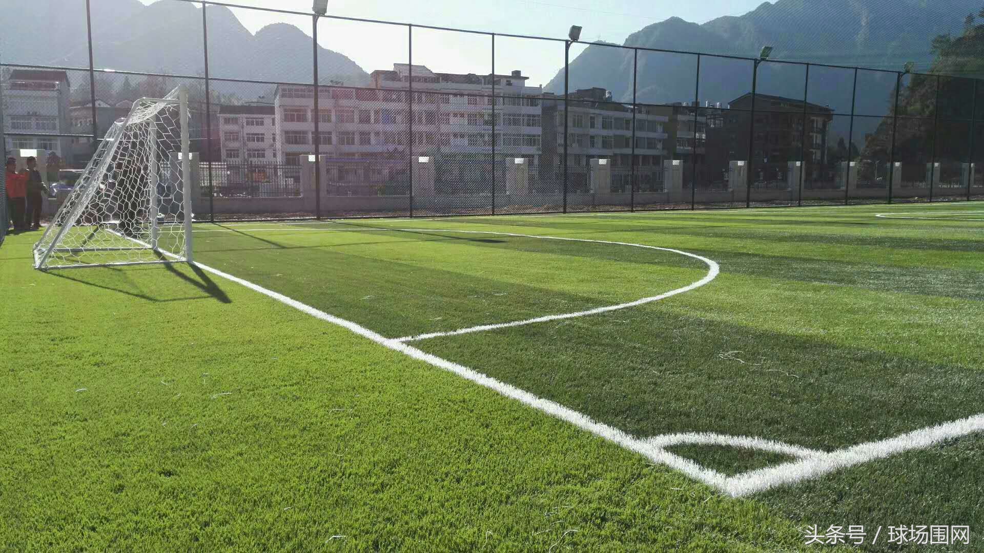 笼式足球场拼装围网厂家直销,笼式足球场围网安装价格