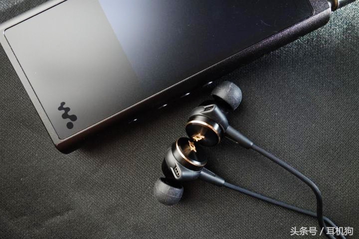 低音爆棚,低音浑厚下沉有力耳机