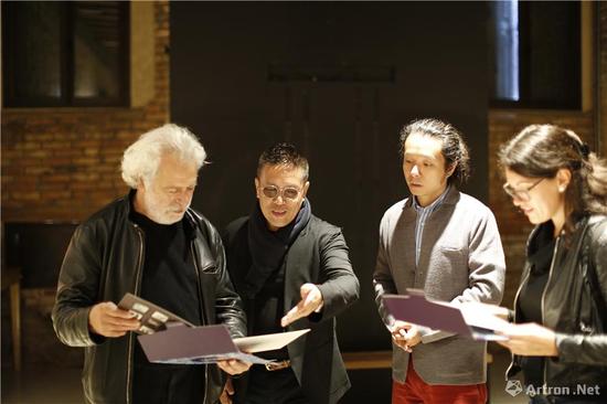 当代国际范“曾振伟的快乐人”