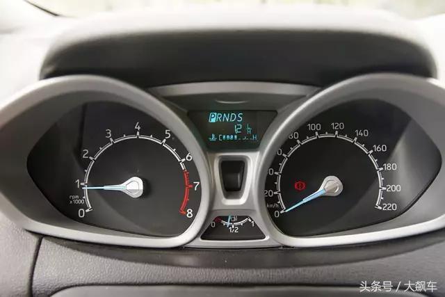 蜡烛灯+糟糕双离合,翼搏简直是廉价货里的“廉价机”!