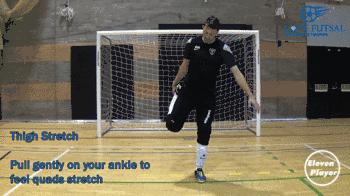 门将k字形封堵劈叉,5人足球门将出击教学