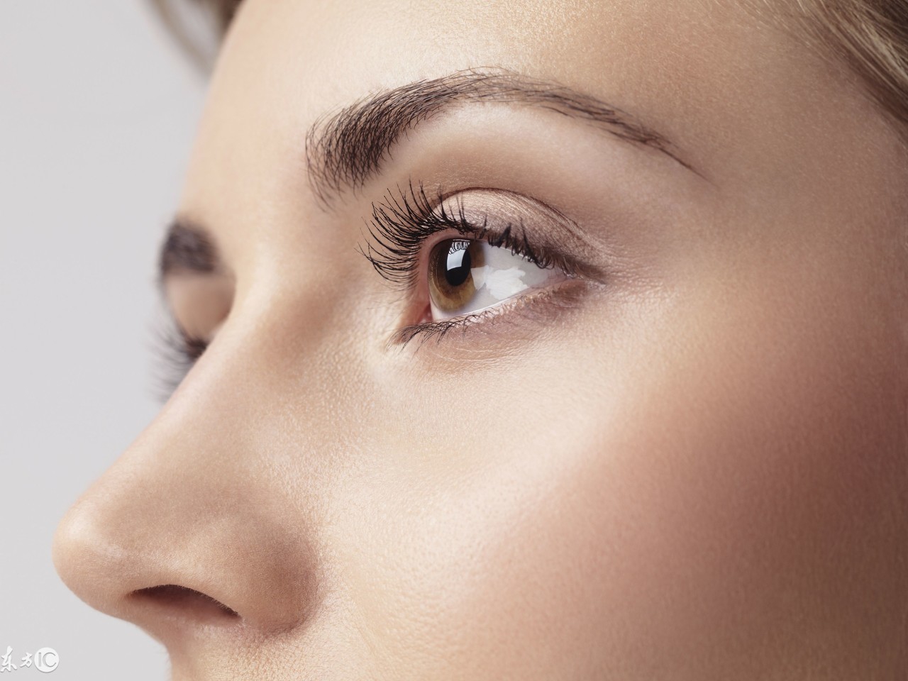 眉毛淡怎么变浓方法,男人眉毛淡怎么变浓