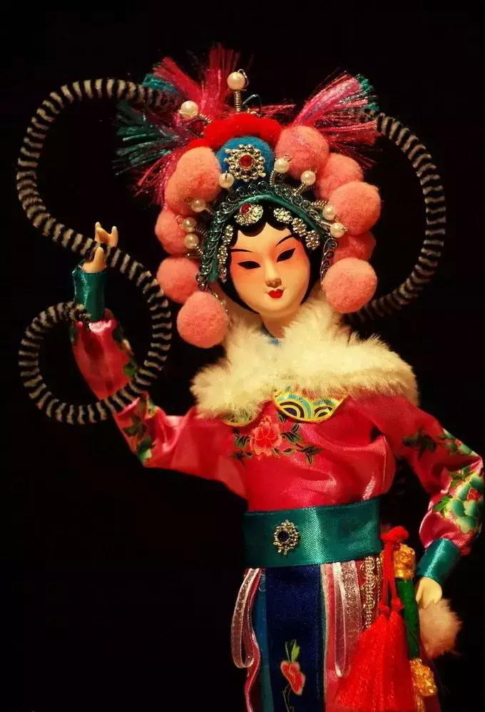 铅丝为骨骼,绢纱为肌肤,他用40年时间做出了最美“芭比娃娃”!