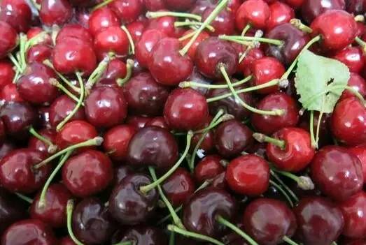 吃樱桃中毒了会有什么症状,吃了五斤樱桃中毒了