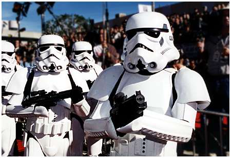 星战阵容踢足球首发怎么排