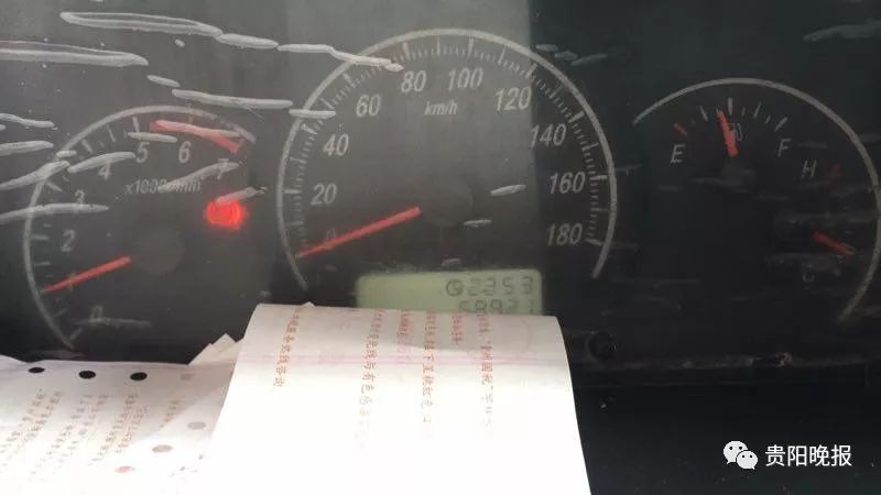 飞得太低？贵C小货车被抓拍时速189公里！只拍到车尾！