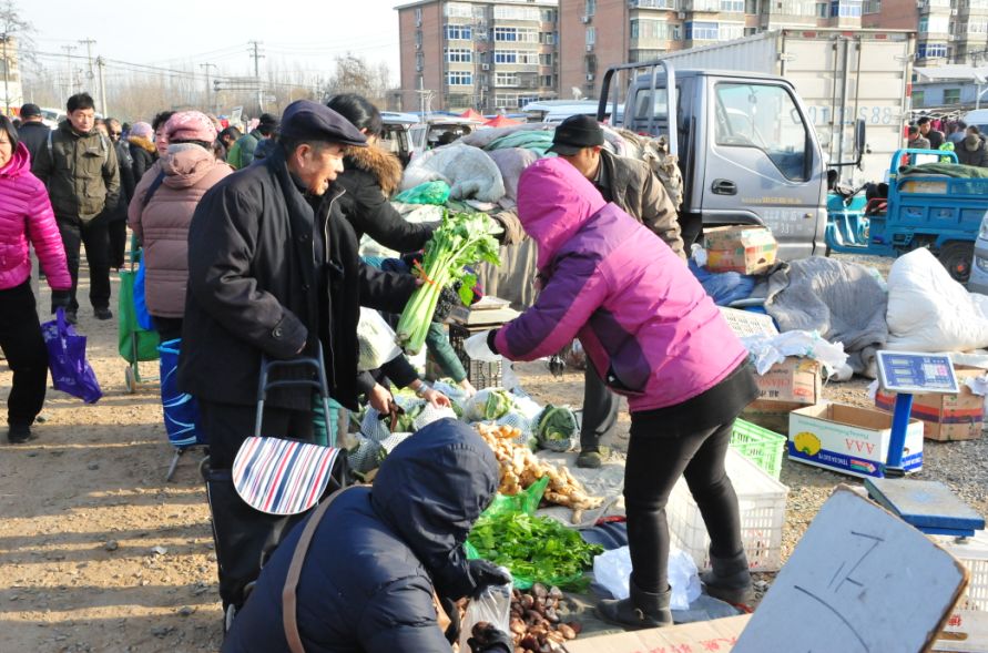 赶大集办年货浓浓年味迎春节,赶年货大集品浓浓年味
