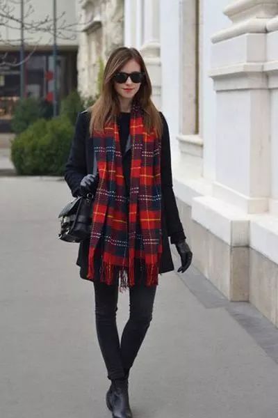 盘点一下今冬最in的围巾款式，轻松承包你冬季的所有时髦搭配