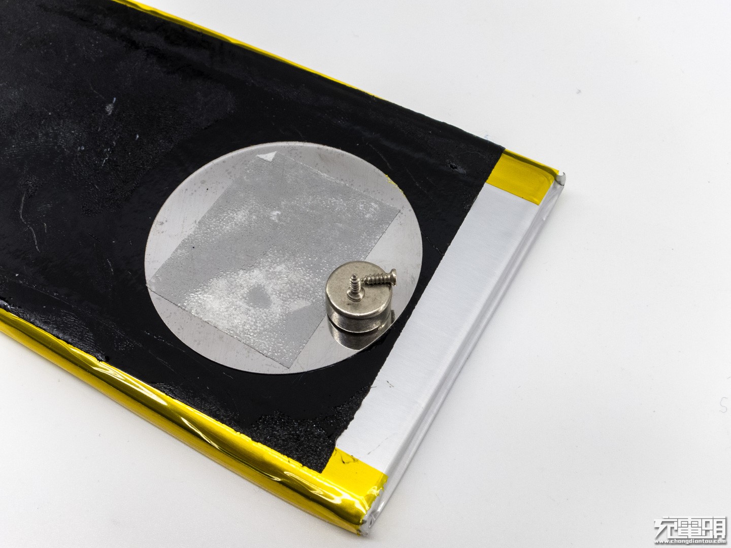 现在手机换电池麻烦,汽车换电池麻烦吗