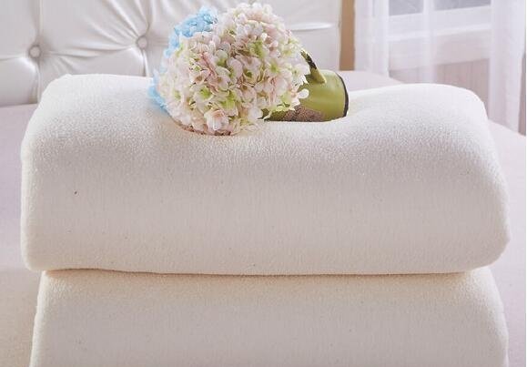 冬季盖蚕丝被保暖还是棉被保暖,羽绒被蚕丝被棉被哪种最暖