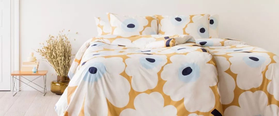 芬兰家饰品牌Marimekko与化妆品倩碧联手打造的彩妆,用在哪儿?