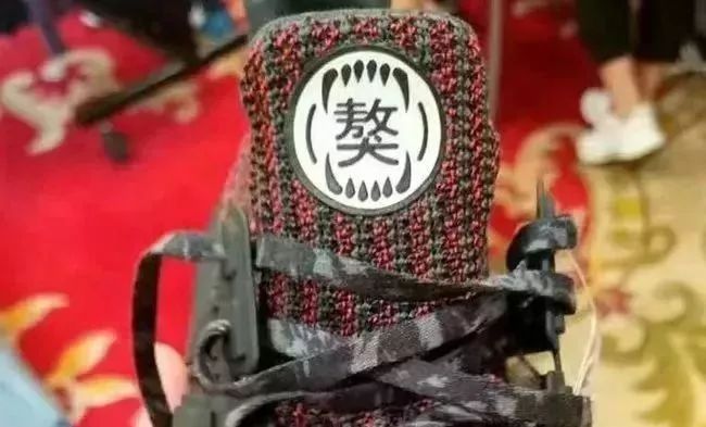 看完这些大牌的狗年定制,我都不想属狗了