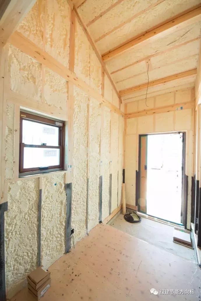 房间里特别冷而且很潮湿如何保温,顶楼冬天太冷怎么做保温