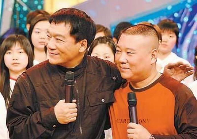 郭德纲的师傅侯耀文师兄弟,郭德纲辈分最高的师爷