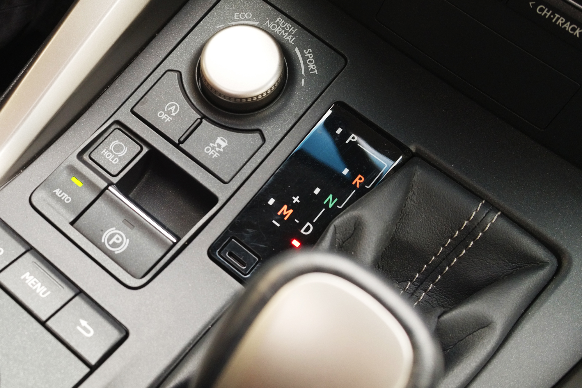 试驾德系suv,试驾雷克萨斯es混动版