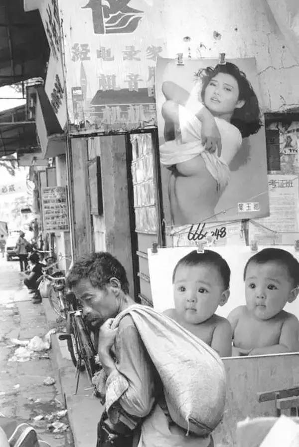 1957年的裸模与热吻！这个外国人在中国*拍偷**的老照片你一定没见过