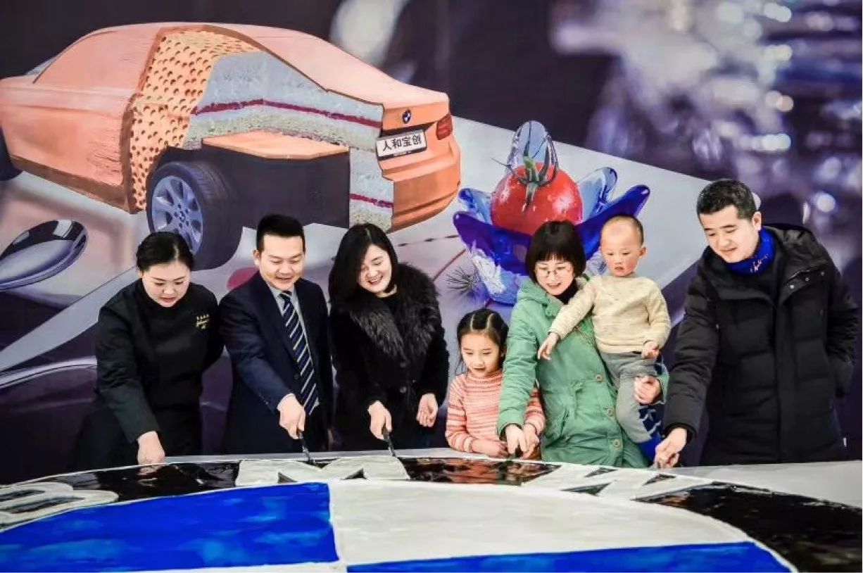 2.6米宝马logo大蛋糕，300人没有吃完