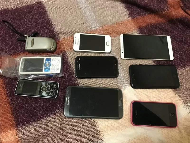 年薪40万招老人:83岁清华学霸PPT自我介绍,60岁大妈组团教网购