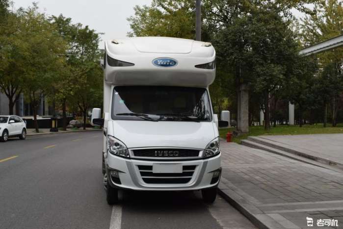 大通b型国产房车最新款,上汽大通maxusv80长轴中顶房车