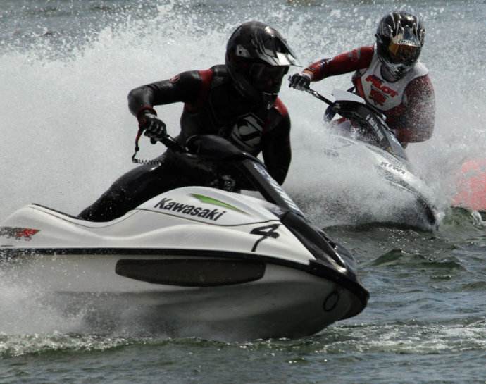 海上也能开摩托车？60km/h的速度简直爽到飞起！