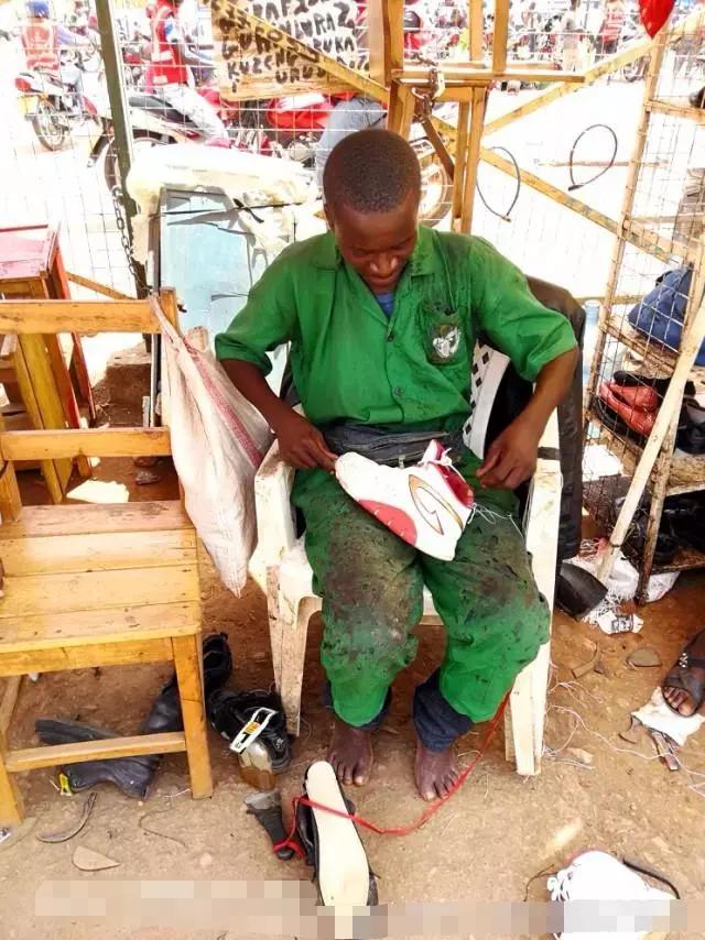 非洲富人奢侈品：有中文字的旧衣服更值钱