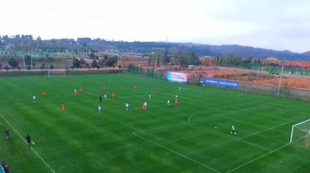 云南泸西春节旅游,泸西红高原