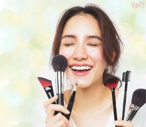 蜜粉推荐平价韩国学生党 (适合的干皮大牌蜜粉推荐)