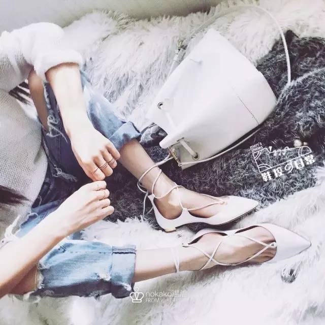 今年夏天流行的绑带鞋,今年流行绑带鞋