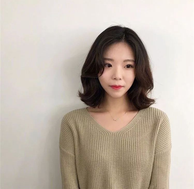 适合脸大无刘海发型,空气刘海适合脸大的人吗