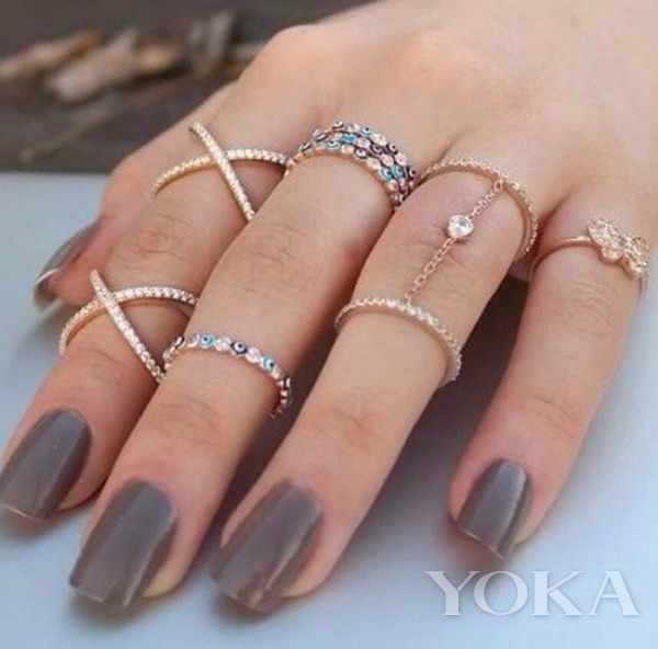 ins上最火的戒指叠戴方法,素圈粗戒指叠搭戴法