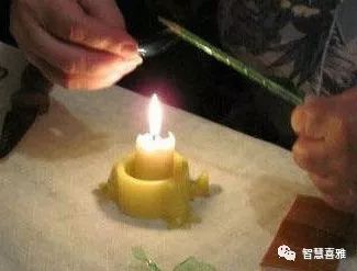 手工塑料玫瑰花制作过程,用塑料彩带做玫瑰花