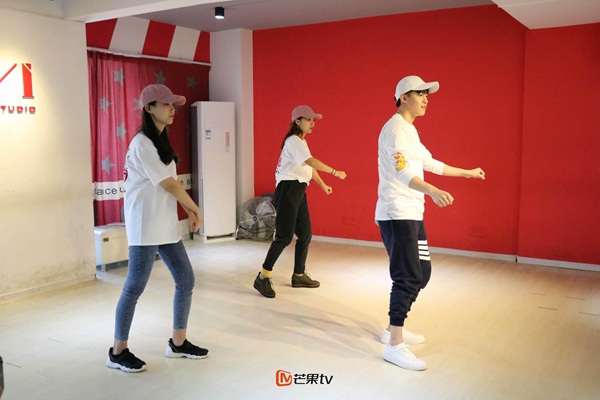 芒果TV会员超甜福利，与爱豆梦幻约会亲密接触