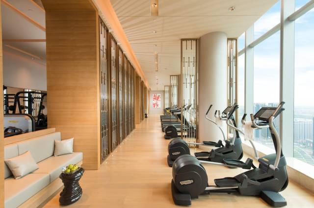 睡进220米高空上的云端酒店，玩转网红LINEFRIENDS乐园，新晋亲子游地标来袭！