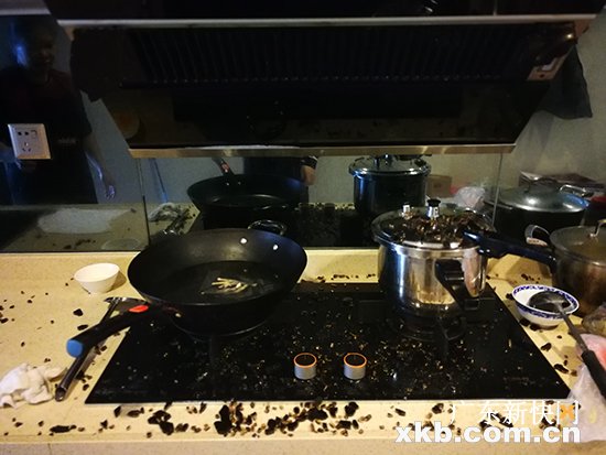 油烟机钢化玻璃炸裂伤人,美的抽油烟机玻璃爆裂的原因