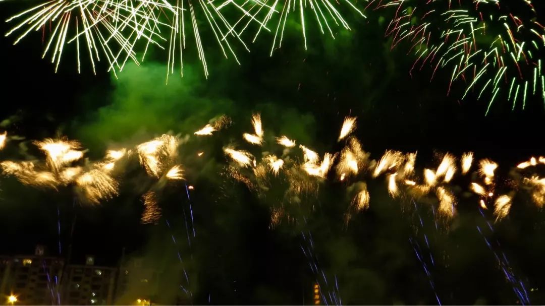 美爆了广州小蛮腰夜景,美爆了的紫色烟花