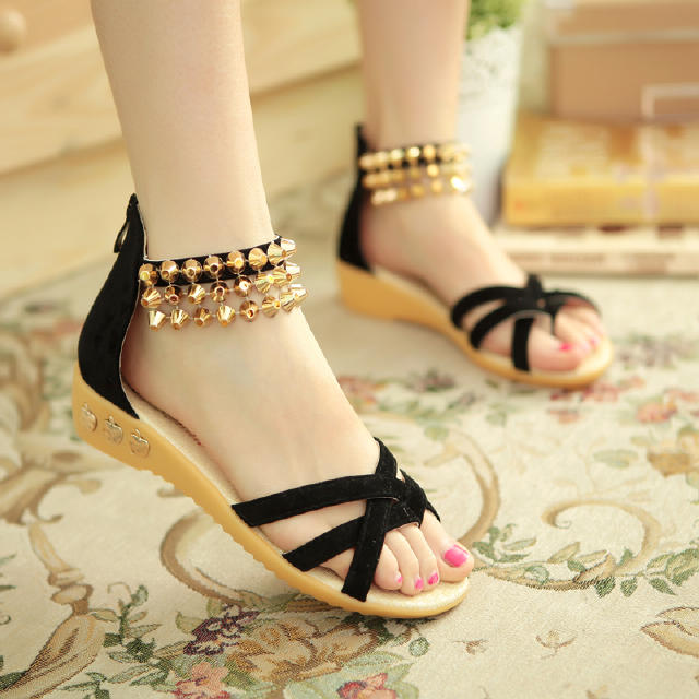 今年最火的4款凉鞋清爽又时髦,显瘦好看高档牌子凉鞋