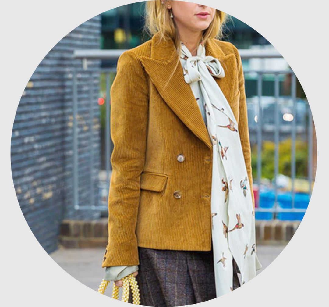 金南珠露背装,金南珠穿西装