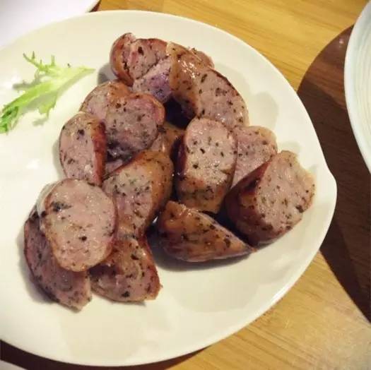 武汉一女学生拿着10块钱去买好吃的，竟然被。。。