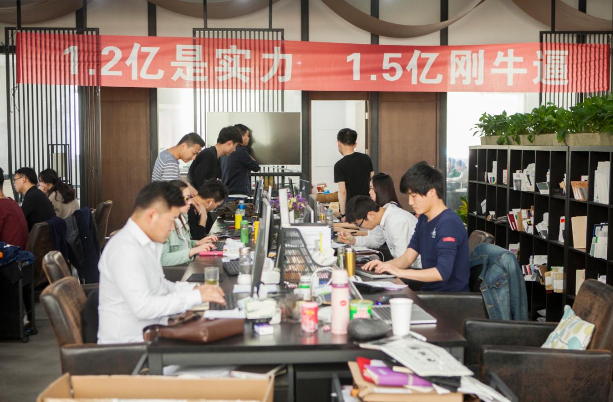 走过一年弯路，天猫男装界杀出黑马，还把门店开到香港