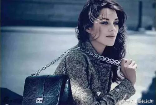 为什么法国女人不买名牌包包，这个答案挺有意思的！