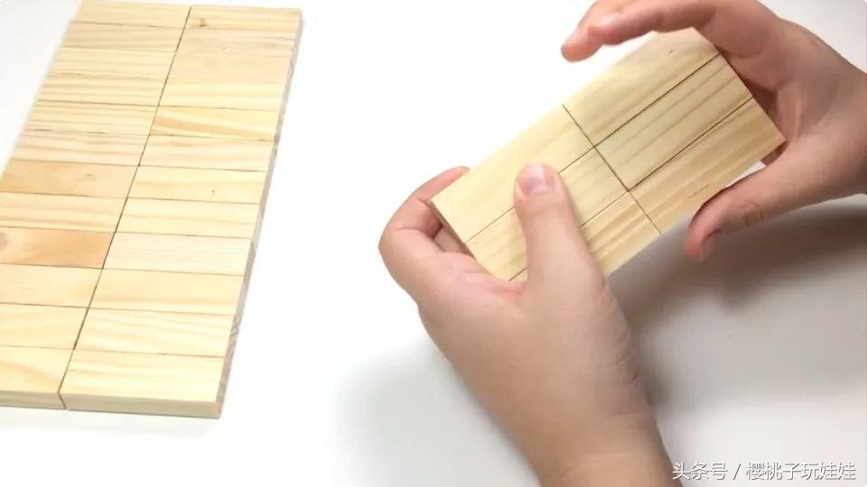 用鞋盒给芭比娃娃做一个简单的床,给芭比娃娃做超大自制床