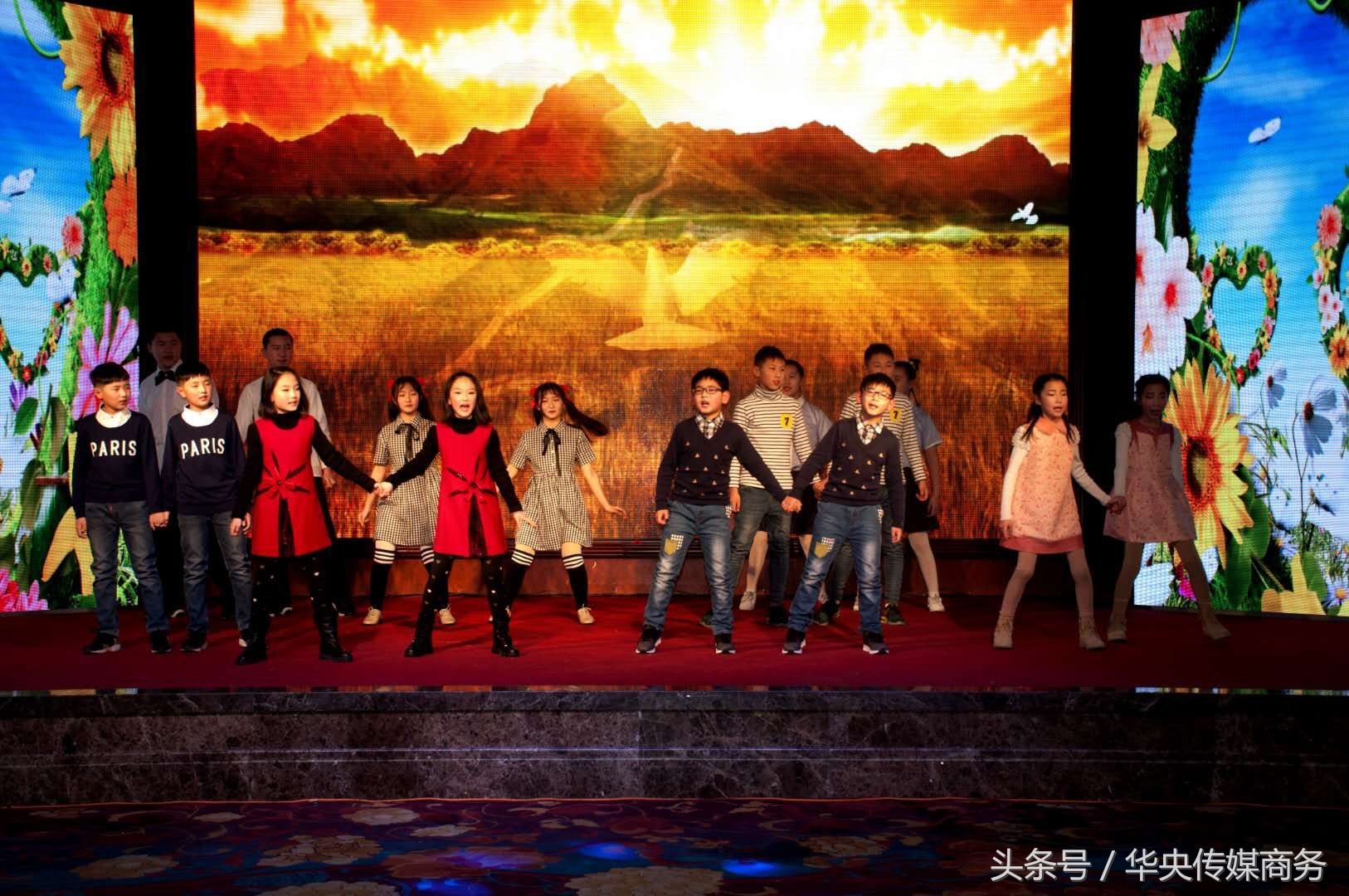 2018中国梦一家亲春晚暨潍坊筑梦艺术团成立和齐鲁团表彰晚会举办