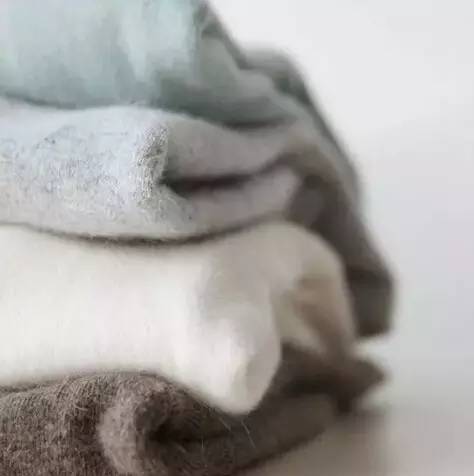 怎样鉴别羊绒被真假,怎么鉴别羊绒大衣的真假