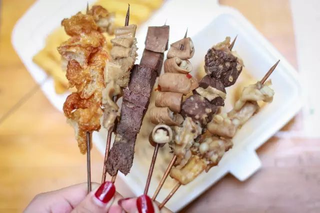 一碗牛杂能在夜市立足几十年,牛杂记忆深处的味道