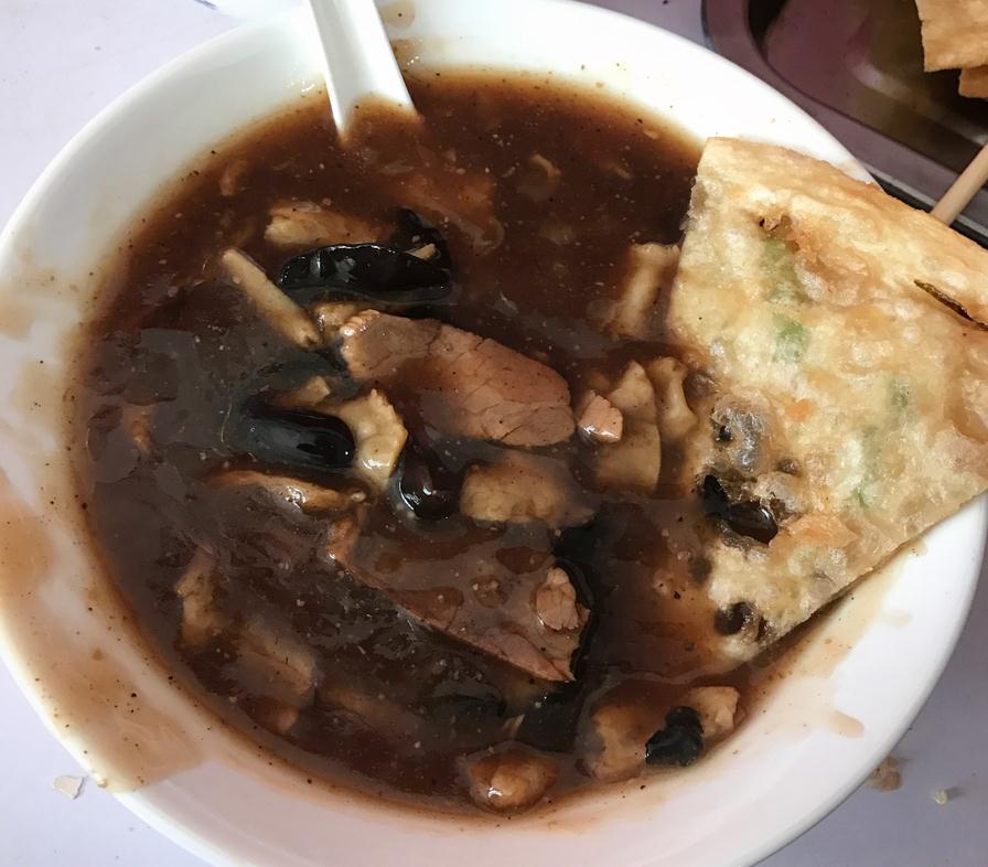 胡辣汤和sa汤哪个好喝,sha汤与胡辣汤pk