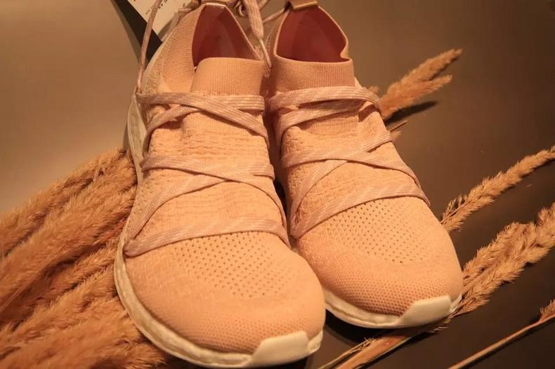 少女心爆棚的校园风运动鞋,初恋感粉色穿搭推荐