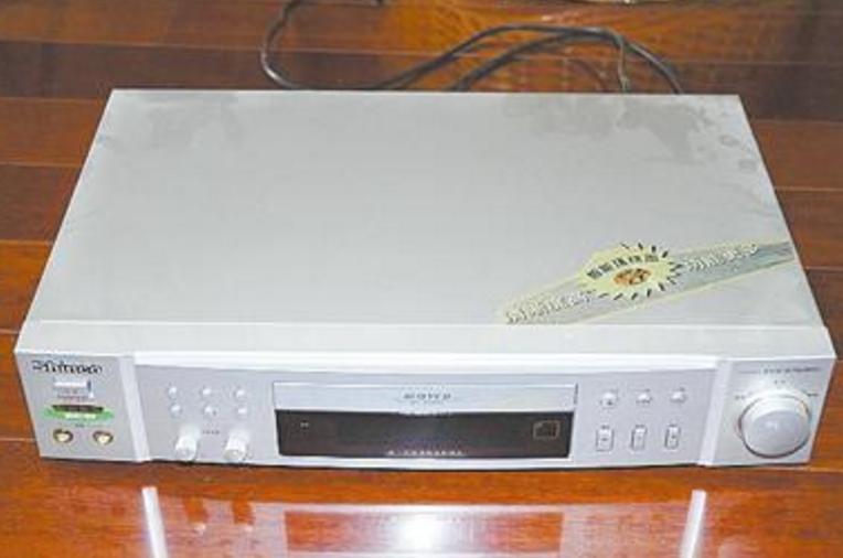 1寸屏幕看番的苦谁懂？说说当年你是怎么看动画片的？