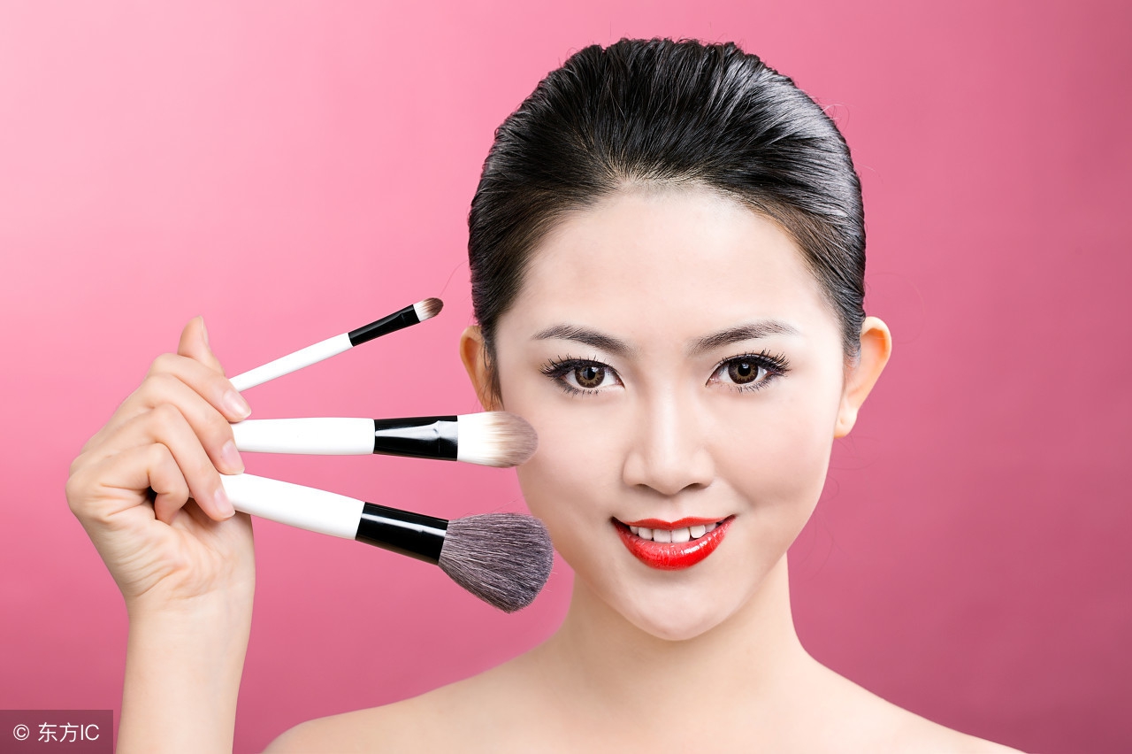 韩国烟熏妆,韩国化妆教程裸妆眼影