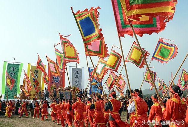 越南最重视的春节庙会，古代皇帝和现代国家元首都亲自下田干活